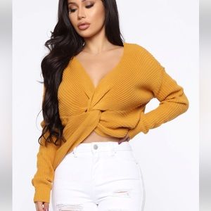 Perfect mustard sweater 🧡 2 ways to wear 😌